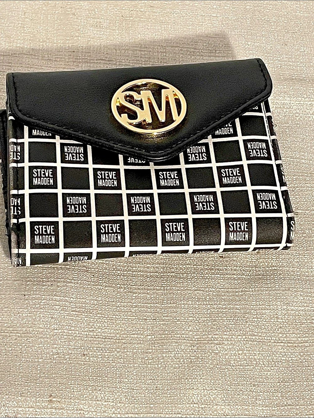 Steve Madden Black & White Geometric Wallet